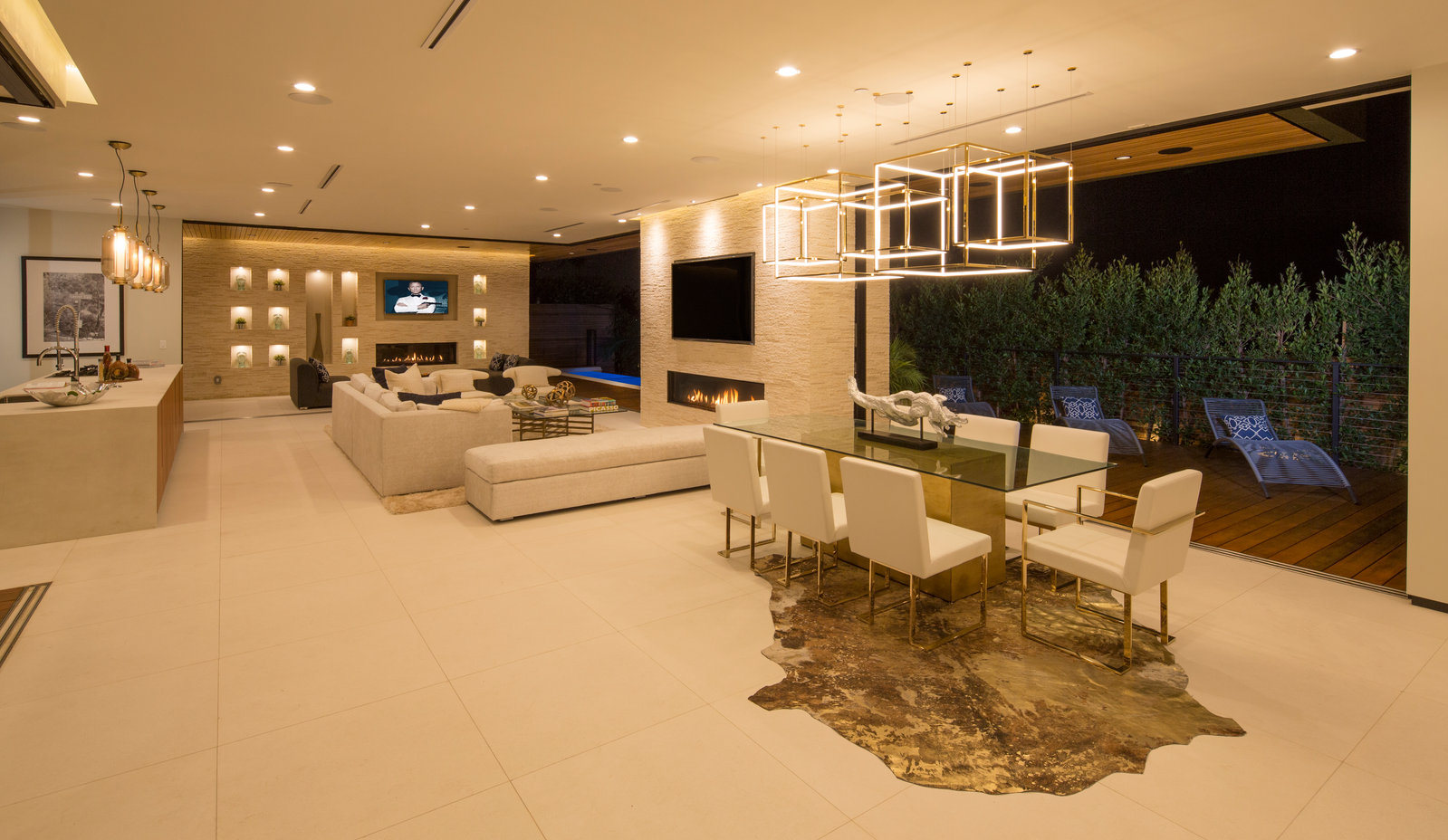 HollywoodLand — Open dining and living space