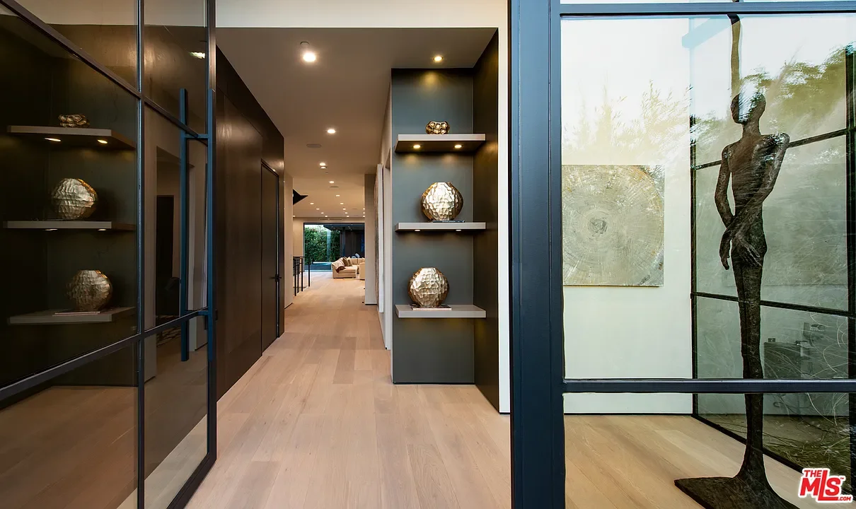 La Dulce Vida — Entrance hall and display shelving