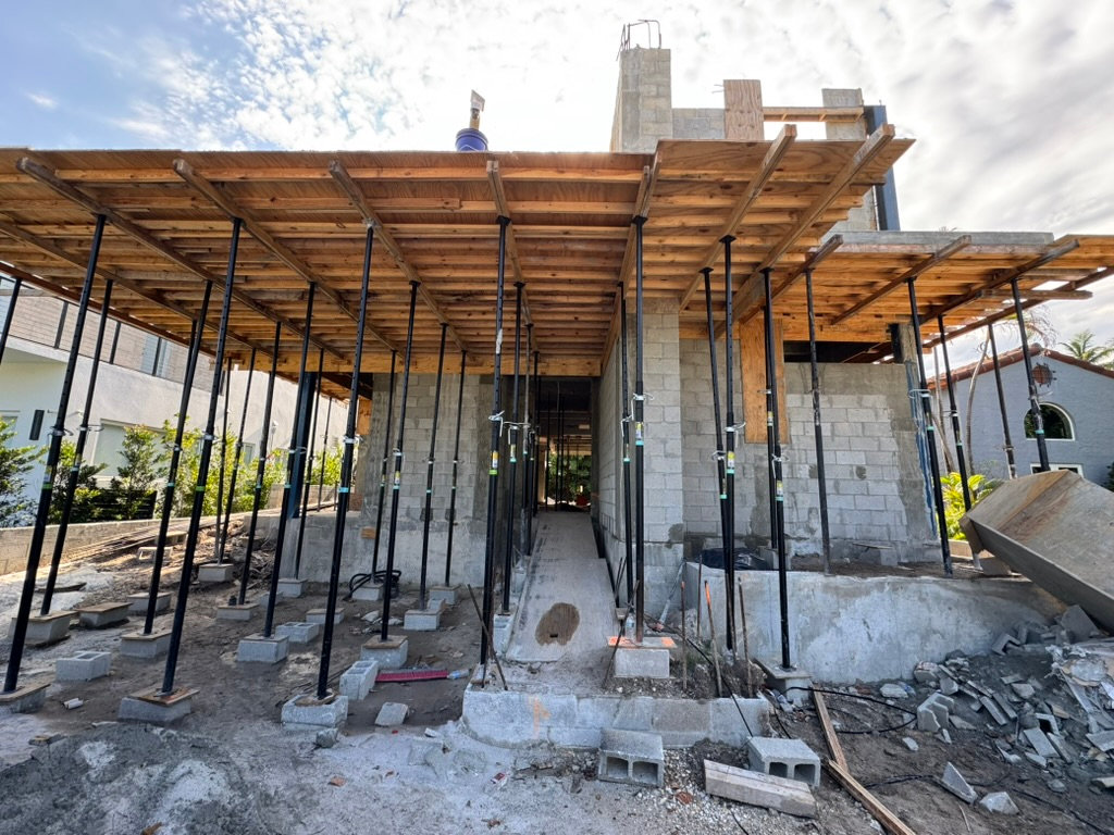 Casa Sera — Slab shoring — construction progress