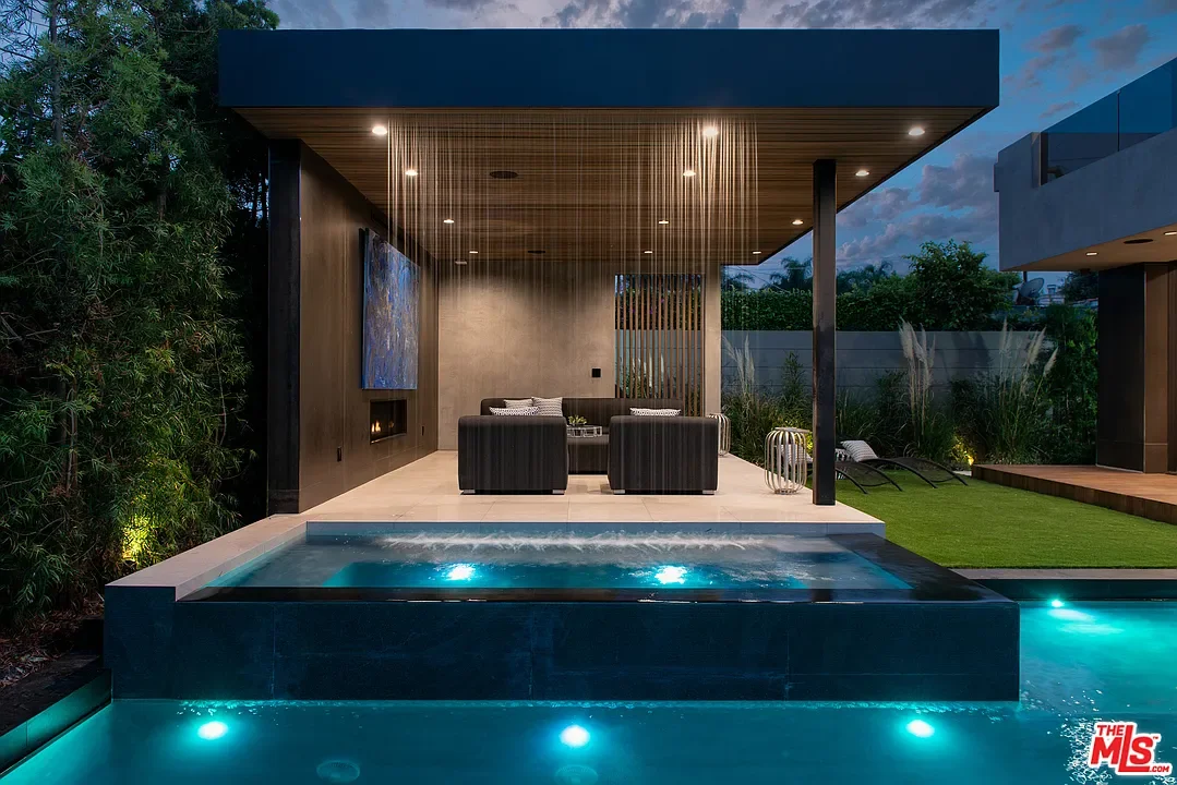 La Dulce Vida — Poolside cabana