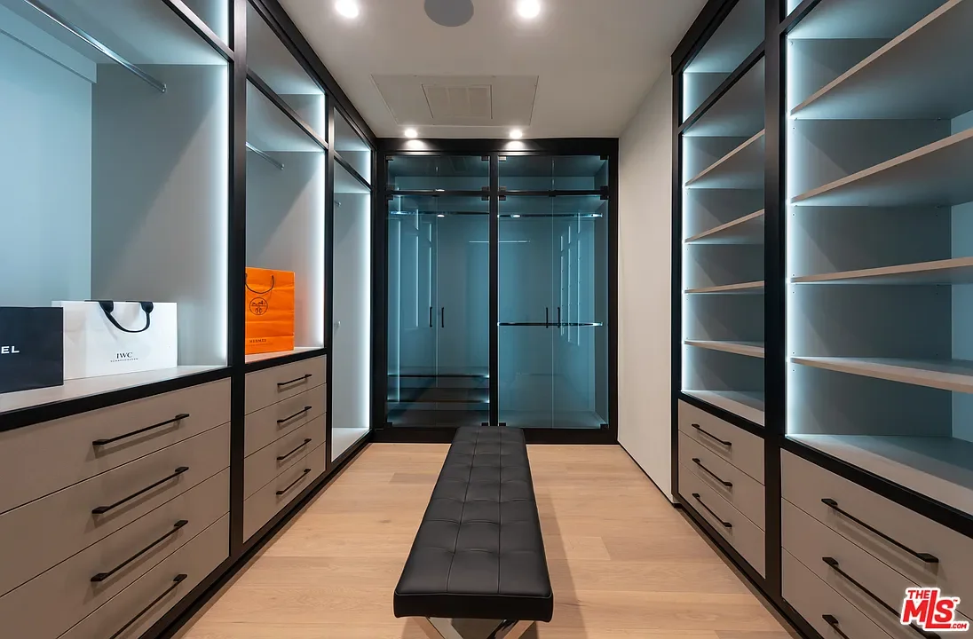 La Dulce Vida — Walk-in wardrobe