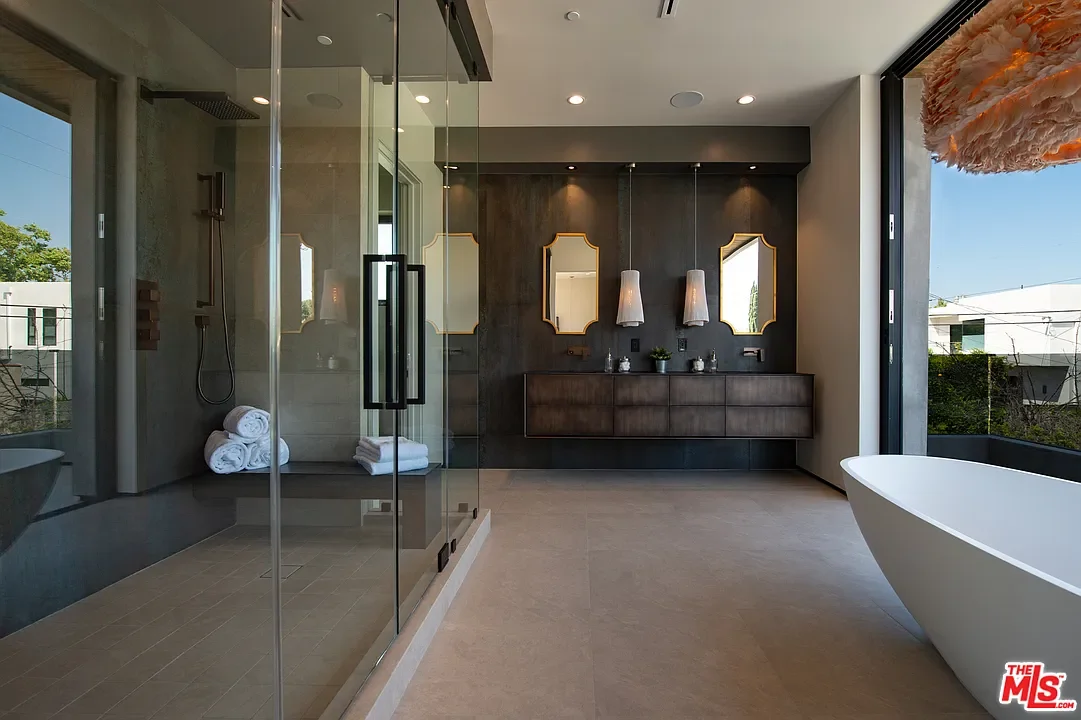 La Dulce Vida — Bathroom with freestanding tub
