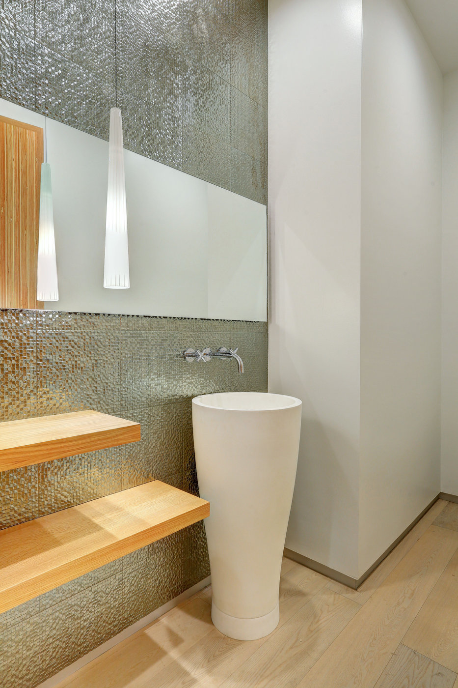 Maison De La Joie — Powder room