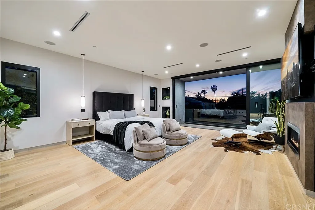 Villa Laurel — Bedroom and balcony